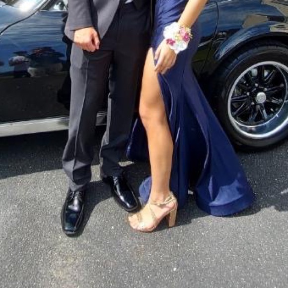 Sparkly Gold Heels - Picture 2 of 8